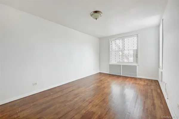 63-45 Saunders ST #6H, Rego Park, NY 11374