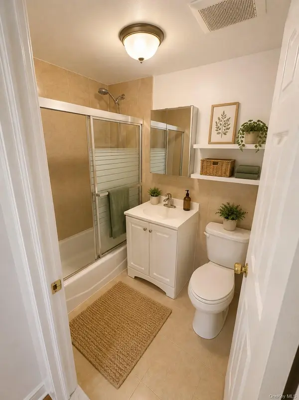 35-06 Leavitt ST #4F, Flushing, NY 11354