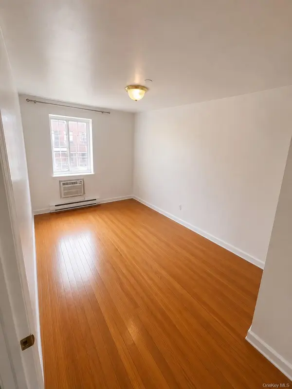 35-06 Leavitt ST #4F, Flushing, NY 11354