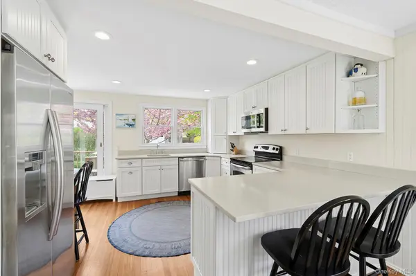 24 Baycrest AVE, Westhampton, NY 11977