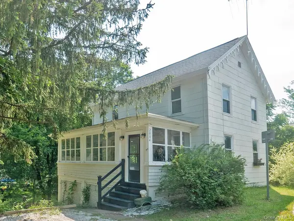 2884 Atlantic AVE, Hudson, NY 12172