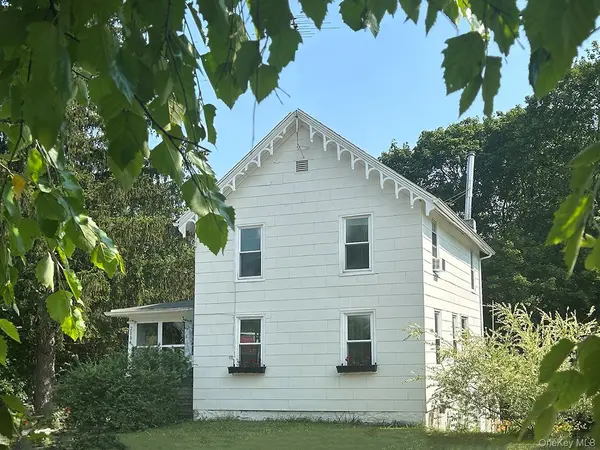 2884 Atlantic AVE, Hudson, NY 12172