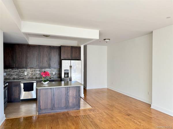 90 Bay Street Landing #2G, Staten Island, NY 10301