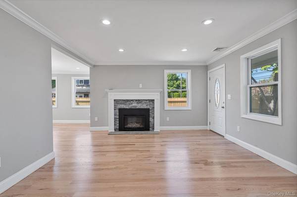 7600 Main RD #Unit 1B, East Marion, NY 11939