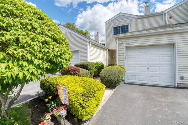 194 Gothic CIR, Manorville, NY 11949