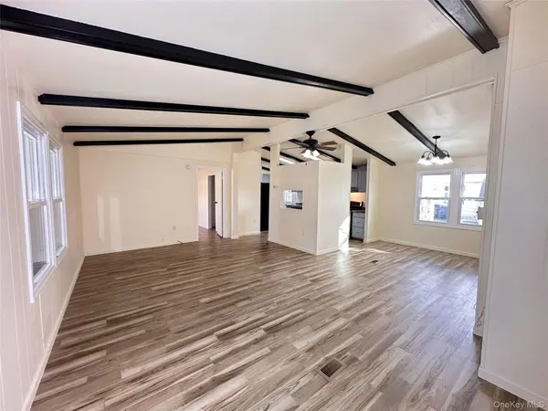 21 Mele LN, New Paltz, NY 12561