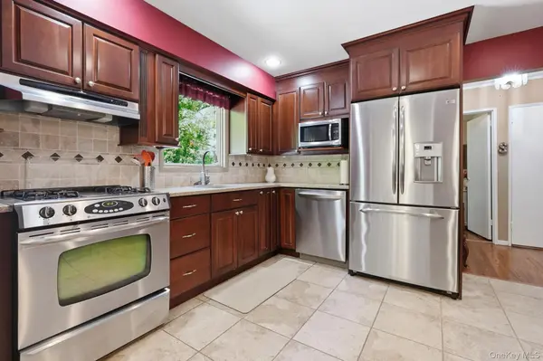 41 Semon RD, Huntington, NY 11743