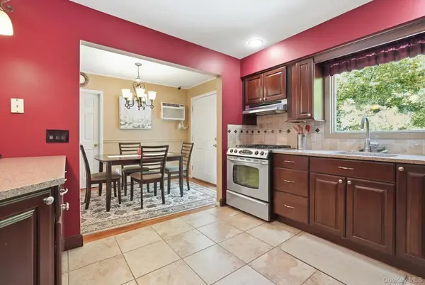 41 Semon RD, Huntington, NY 11743