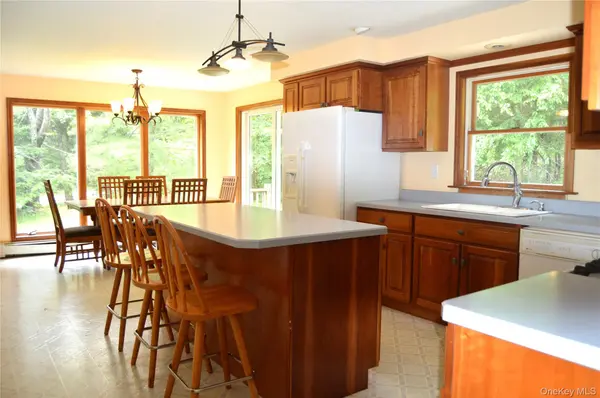 4 Willa LN, Chichester, NY 12416
