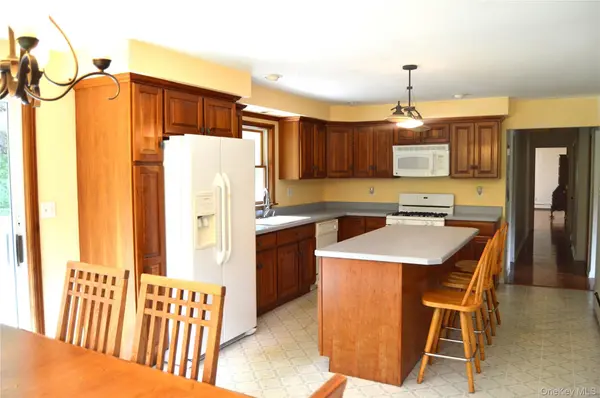 4 Willa LN, Chichester, NY 12416
