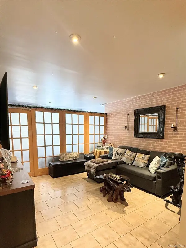 86-16 60th AVE #1A, Elmhurst, NY 11373