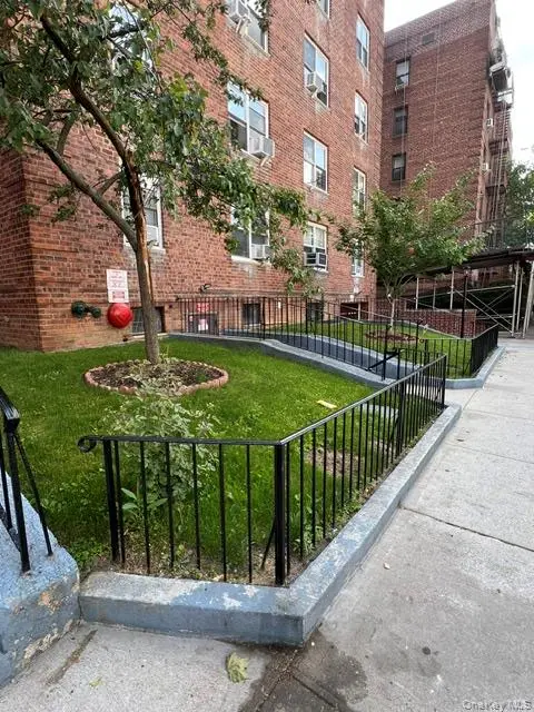 64-74 Saunders ST #4B, Rego Park, NY 11374