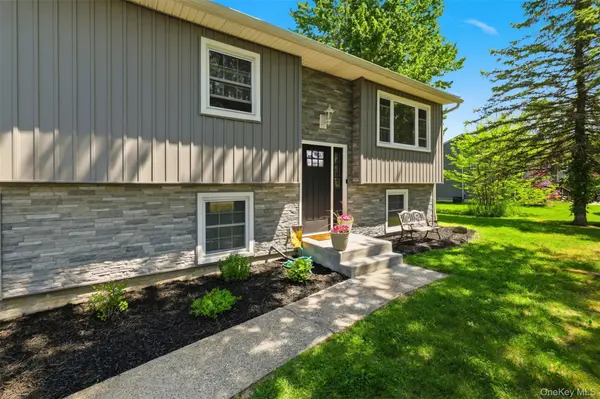 14 Baumer RD, Wallkill, NY 12589
