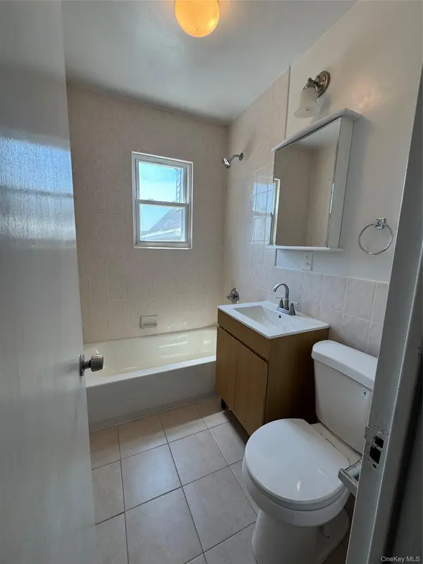 3922 Amundson AVE, Bronx, NY 10466