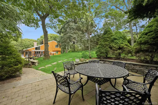 620 Wunneweta RD, Cutchogue, NY 11935