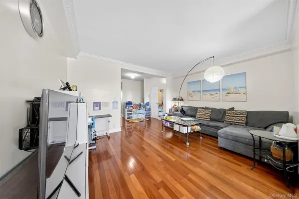 9905 63rd drive #14R, Rego Park, NY 11374