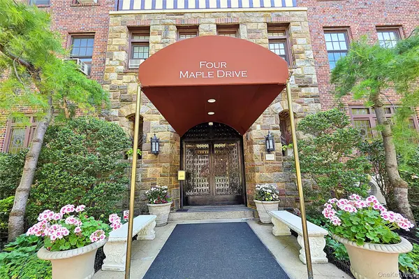 4 Maple DR #1D, Great Neck, NY 11021