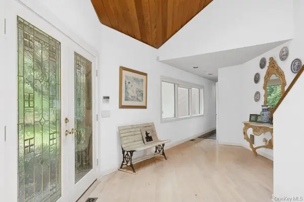 61 Hidden Cove CT, Southampton, NY 11968