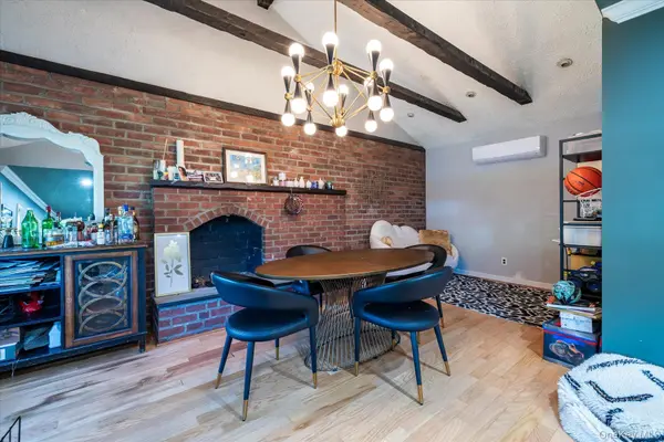 69 W 22nd ST, Huntington Station, NY 11746