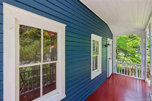 67 Kelly ST, Rhinecliff, NY 12574