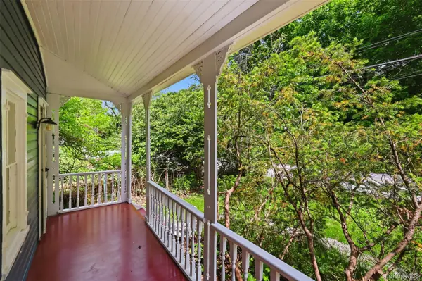 67 Kelly ST, Rhinecliff, NY 12574