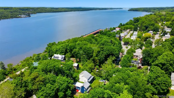 67 Kelly ST, Rhinecliff, NY 12574