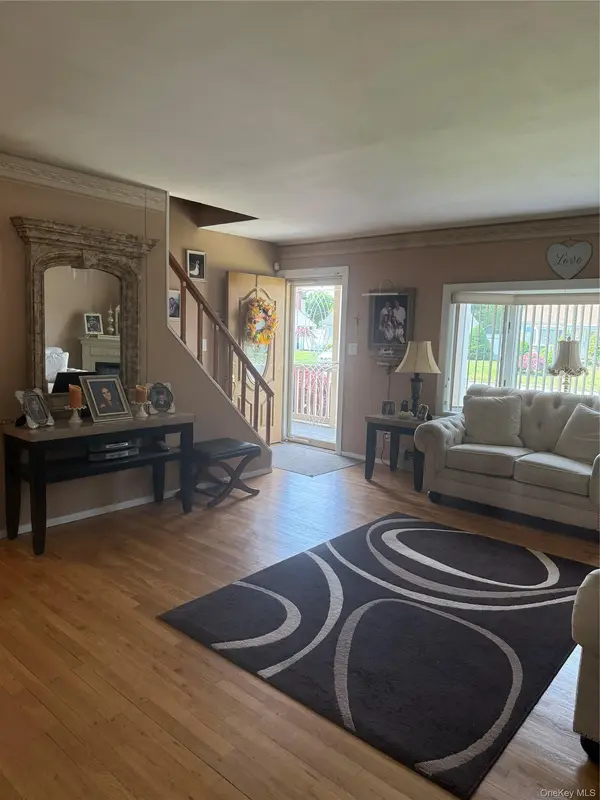 52 Kime AVE, North Babylon, NY 11703