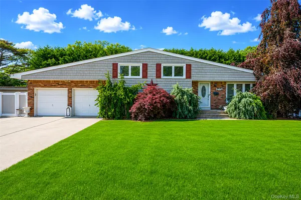73 Danbury ST, Bay Shore, NY 11706