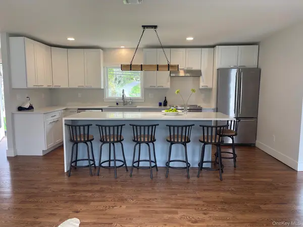 122 Rocky Point Landing RD, Rocky Point, NY 11778