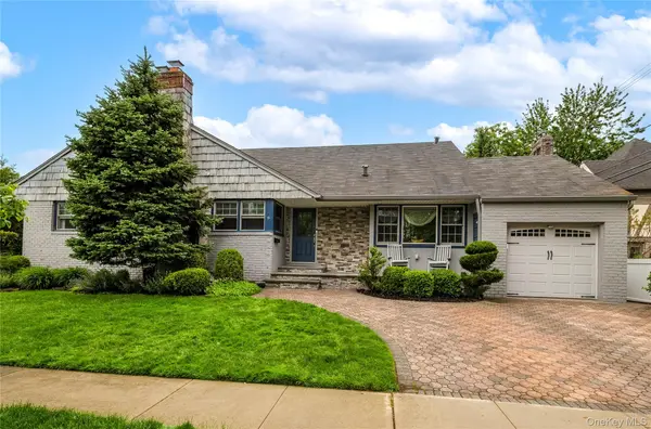 6 Blenheim CT, Rockville Centre, NY 11570