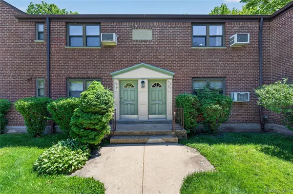 56-21 Douglastion Pkwy #Upper, Douglaston, NY 11362