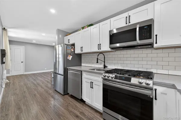 56-21 Douglastion Pkwy #Upper, Douglaston, NY 11362