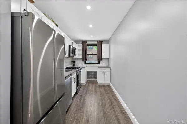 56-21 Douglastion Pkwy #Upper, Douglaston, NY 11362