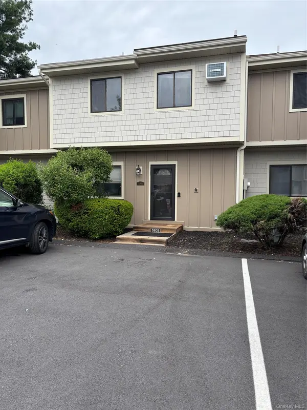 5202 Chelsea CV, Hopewell Junction, NY 12533