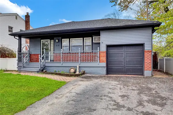 66 Phelps LN, North Babylon, NY 11703
