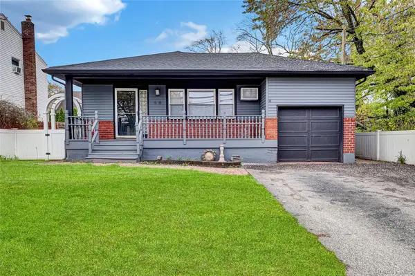 66 Phelps LN, North Babylon, NY 11703