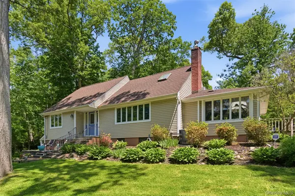 106 Vineyard RD, Huntington, NY 11743