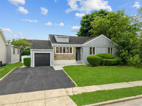 31 Cail DR, East Rockaway, NY 11518