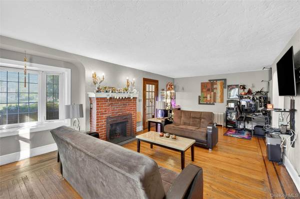 207 New Hyde Park RD, New Hyde Park, NY 11040