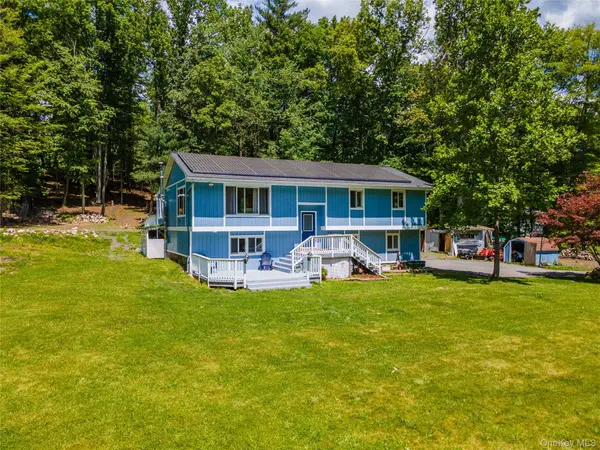 20 Patrick DR, Bloomingburg, NY 12721