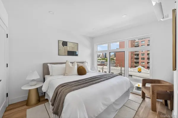 31-65 14th ST #3F, Astoria, NY 11106