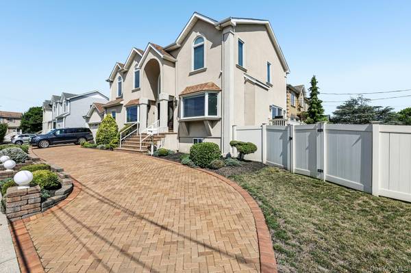 1218 Centre ST, Hewlett, NY 11557