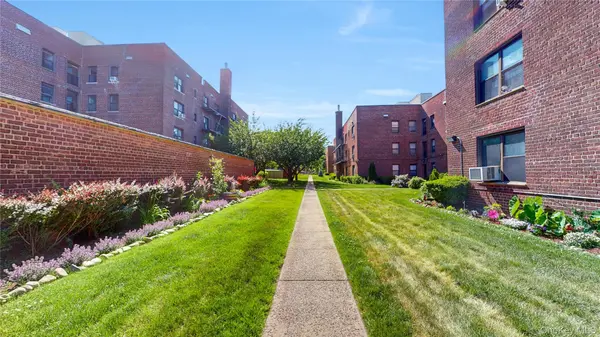 52-21 39th RD #2A, Woodside, NY 11377
