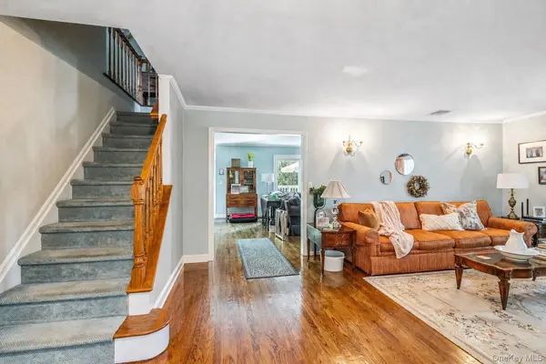 6 Cedar AVE, Locust Valley, NY 11560