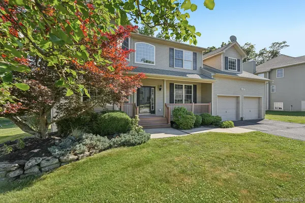 110 Winding Brook CT, New Windsor, NY 12553