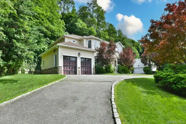 245 Harbor Hill RD, East Hills, NY 11576