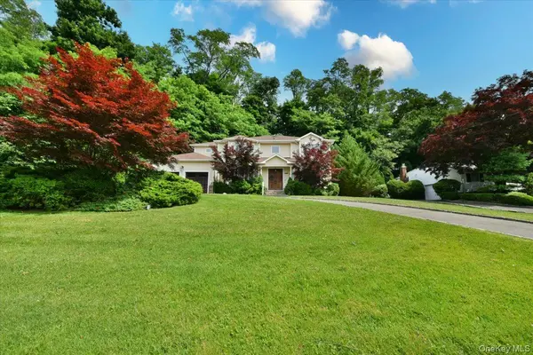 245 Harbor Hill RD, East Hills, NY 11576