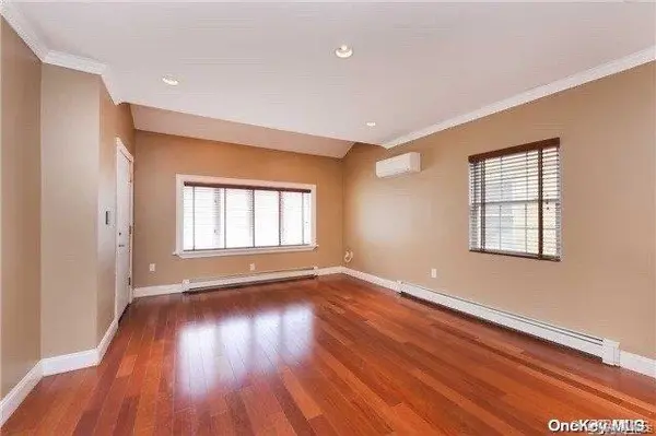 71-26 58th AVE, Maspeth, NY 11378