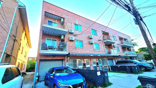 4208 164th ST, Flushing, NY 11358