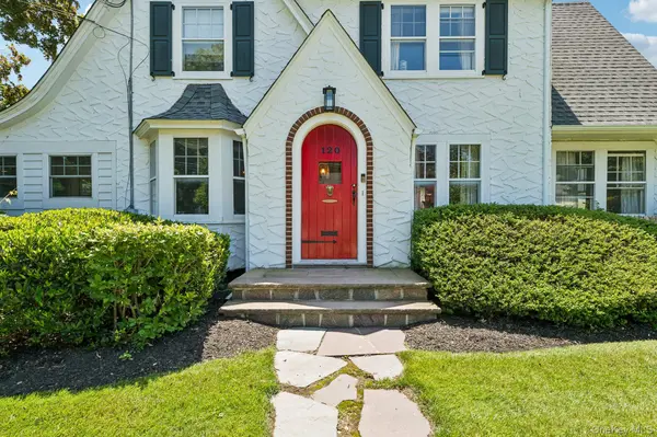 120 William ST, East Williston, NY 11596